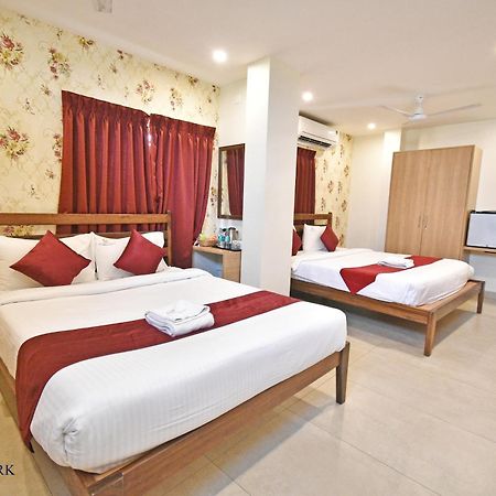 Hotel VI Park - City Centre Pondicherry Exterior foto